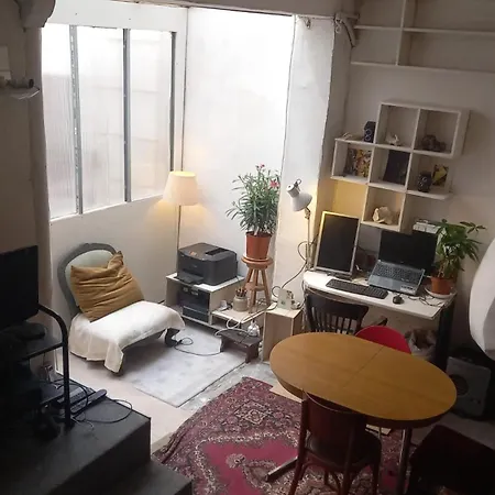 Appartement Dans Un Atelier D'artiste *