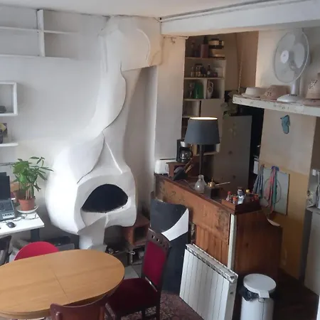 Dans Un Atelier D'artiste Париж