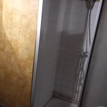 Daire Dans Un Atelier D'artiste